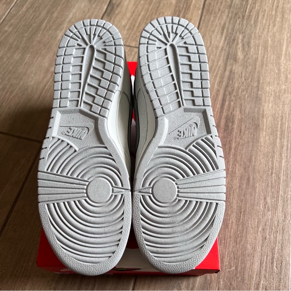 Nike Dunk Low SE - Picture 8 of 8